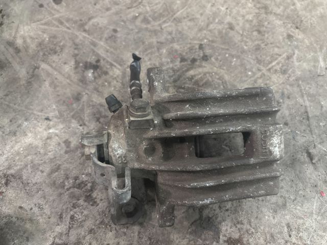 bontott AUDI A3 Jobb hátsó Féknyereg Munkahengerrel