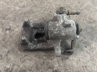 bontott AUDI A3 Jobb hátsó Féknyereg Munkahengerrel