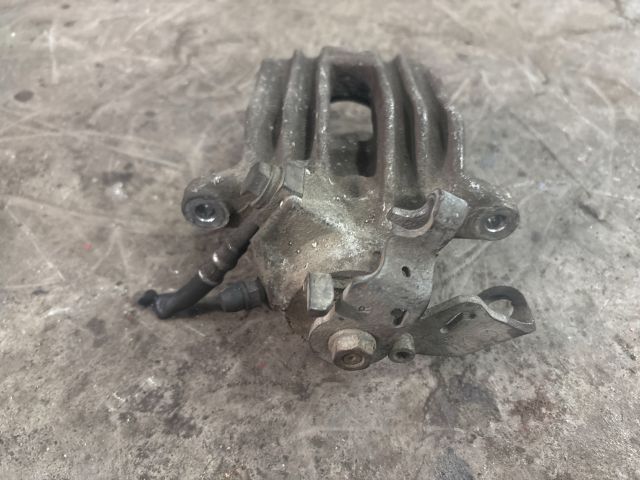 bontott AUDI A3 Jobb hátsó Féknyereg Munkahengerrel