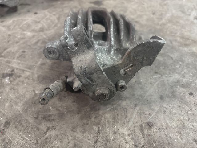 bontott AUDI A3 Jobb hátsó Féknyereg Munkahengerrel