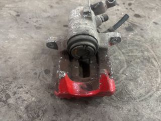 bontott AUDI A3 Jobb hátsó Féknyereg Munkahengerrel