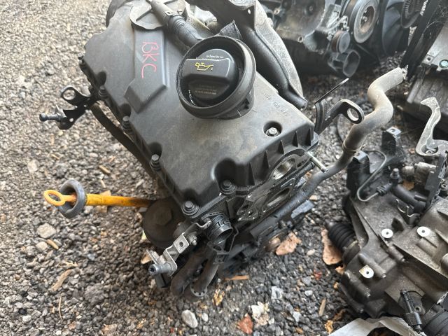 bontott AUDI A3 Motor (Fűzött blokk hengerfejjel)