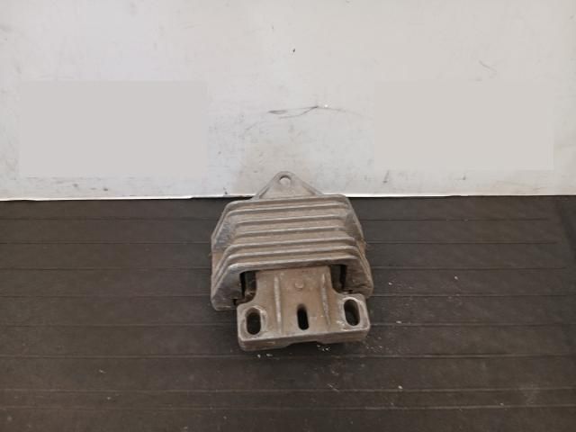 bontott AUDI A3 Motor Tartó Bak Bal