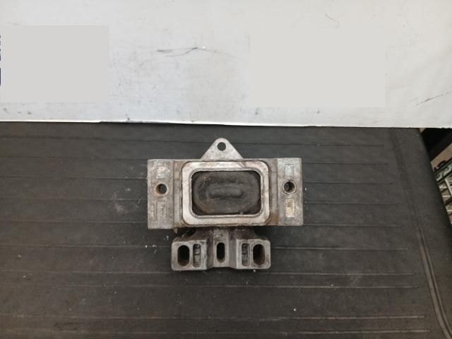 bontott AUDI A3 Motor Tartó Bak Bal