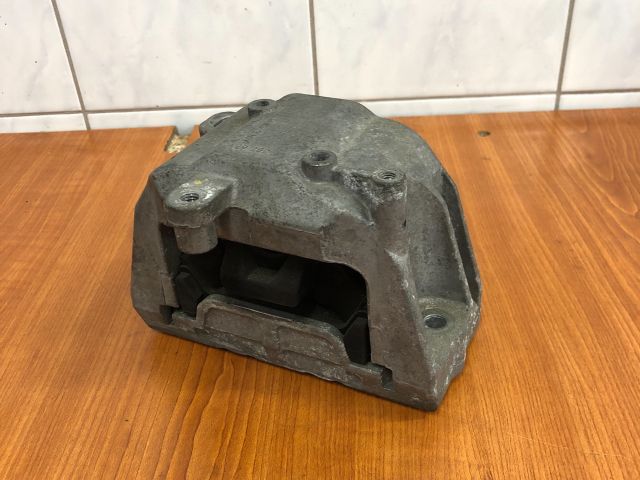 bontott AUDI A3 Motor Tartó Bak (Fém)