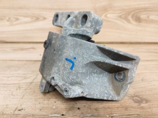 bontott AUDI A3 Motor Tartó Bak Jobb