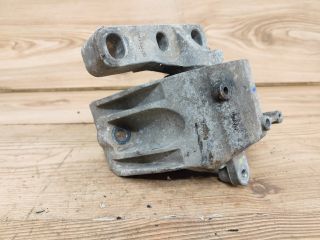 bontott AUDI A3 Motor Tartó Bak Jobb