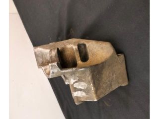 bontott AUDI A3 Motor Tartó Bak Jobb