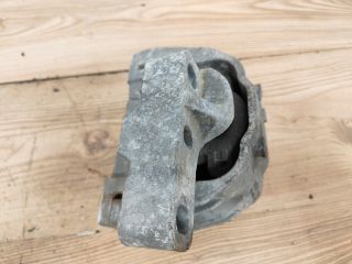 bontott AUDI A3 Motor Tartó Bak Jobb
