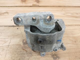 bontott AUDI A3 Motor Tartó Bak Jobb