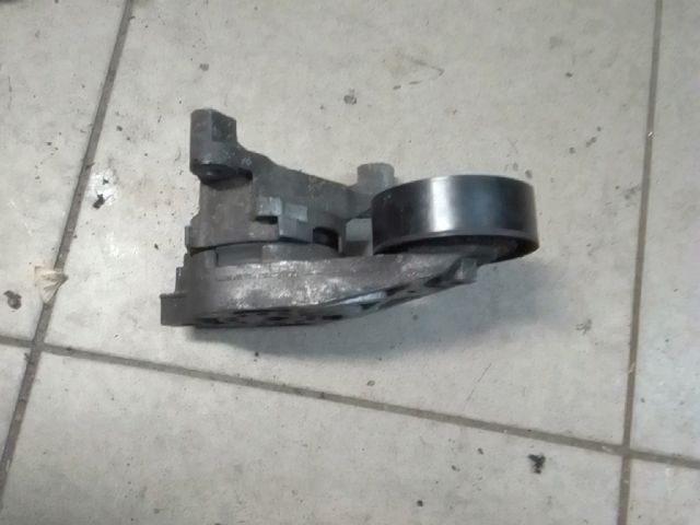 bontott AUDI A3 Szíjfeszítő Görgő