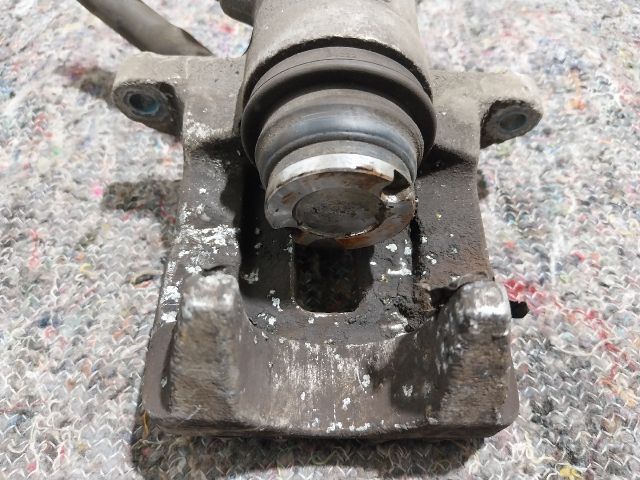 bontott AUDI A3 Bal hátsó Féknyereg Munkahengerrel