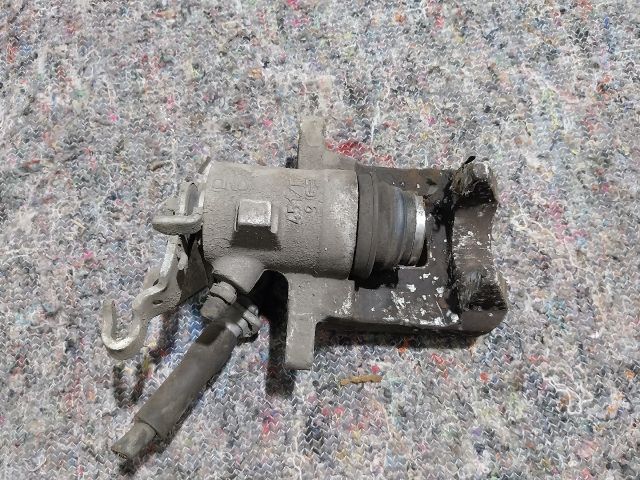 bontott AUDI A3 Bal hátsó Féknyereg Munkahengerrel