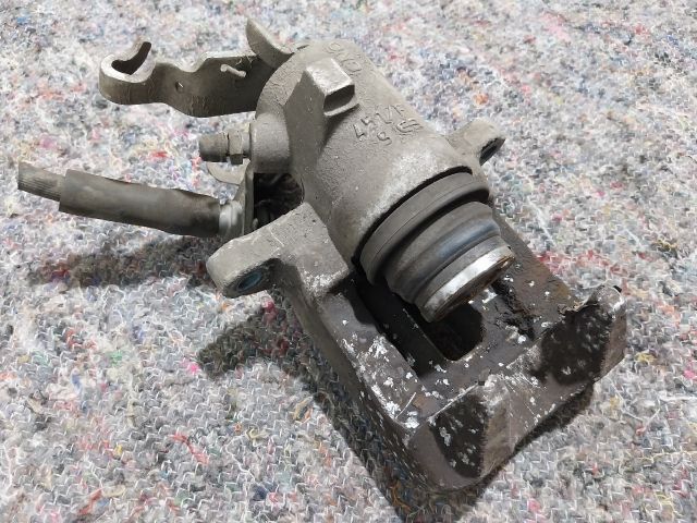 bontott AUDI A3 Bal hátsó Féknyereg Munkahengerrel