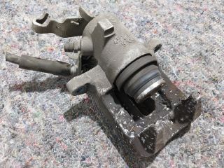 bontott AUDI A3 Bal hátsó Féknyereg Munkahengerrel