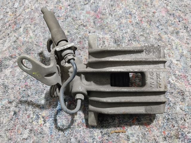 bontott AUDI A3 Bal hátsó Féknyereg Munkahengerrel