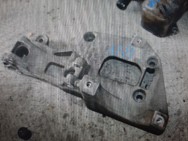 bontott AUDI A3 Generátor Tartó Bak