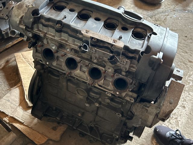 bontott AUDI A3 Motor (Fűzött blokk hengerfejjel)