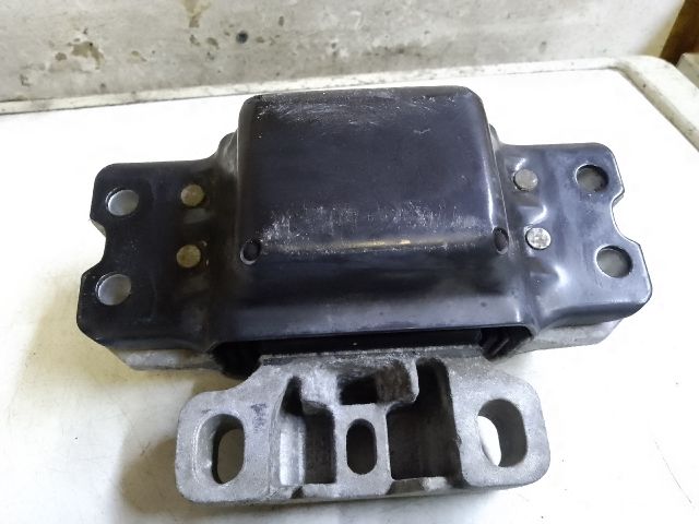 bontott AUDI A3 Motor Tartó Bak (Fém)