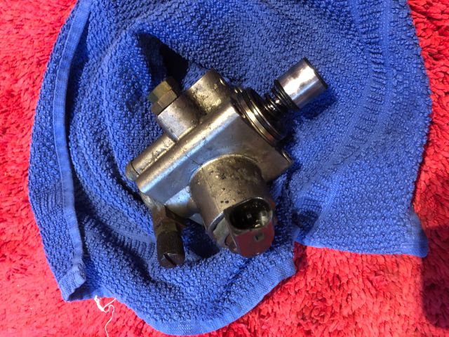 bontott AUDI A3 Nagynyomású Szivattyú