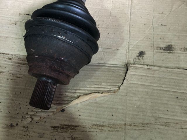 bontott AUDI A3 Bal Féltengely