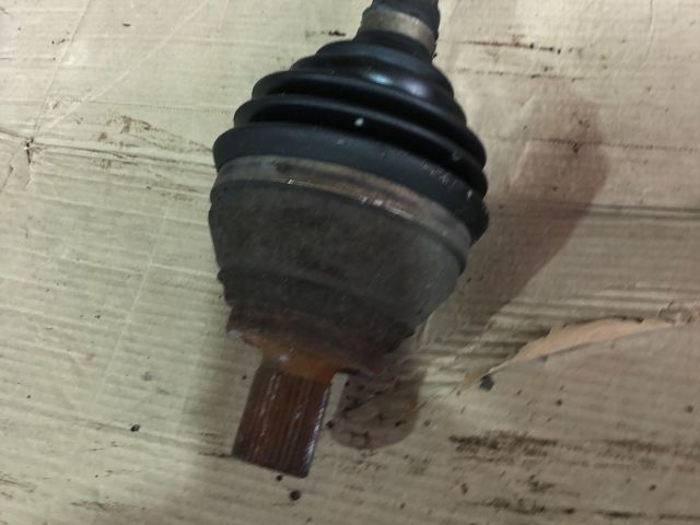 bontott AUDI A3 Bal Féltengely