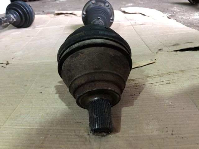 bontott AUDI A3 Bal Féltengely