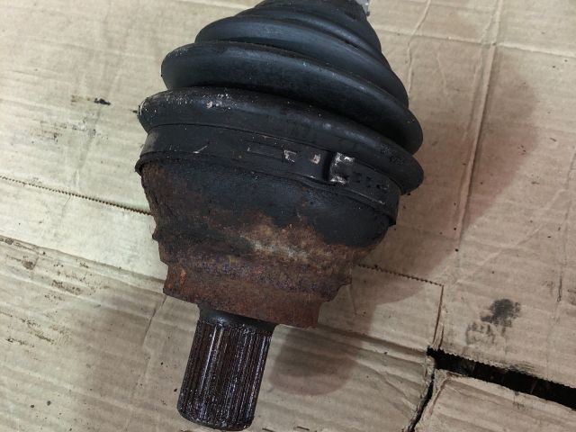 bontott AUDI A3 Bal Féltengely