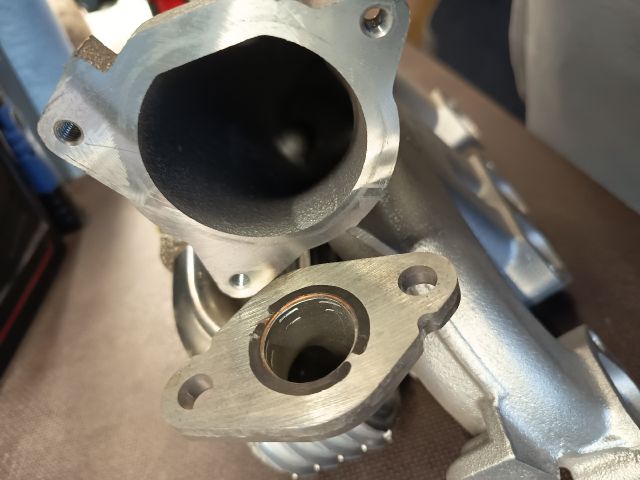 bontott AUDI A3 EGR Hűtő Cső