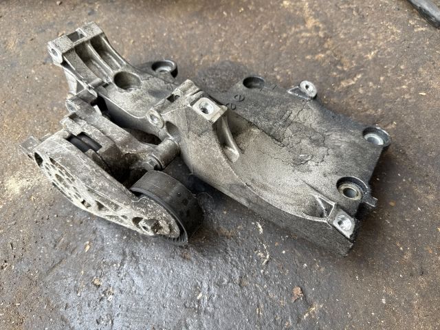 bontott AUDI A3 Generátor Tartó Bak