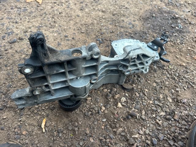 bontott AUDI A3 Generátor Tartó Bak