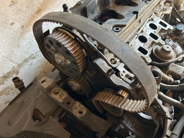 bontott AUDI A3 Motor (Fűzött blokk hengerfejjel)