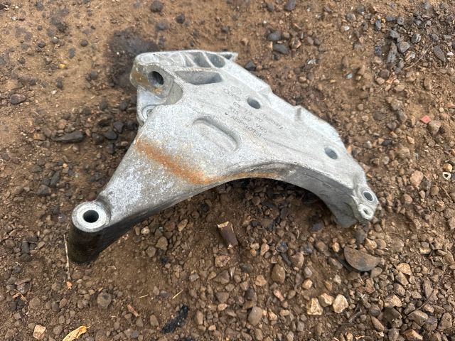 bontott AUDI A3 Motor Tartó Bak (Fém)