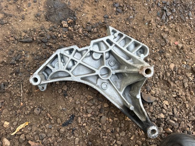 bontott AUDI A3 Motor Tartó Bak (Fém)