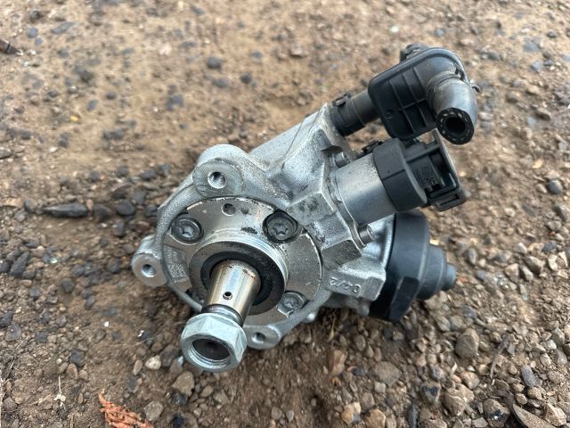 bontott AUDI A3 Nagynyomású Szivattyú