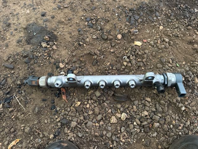 bontott AUDI A3 Porlasztó Sor / Híd