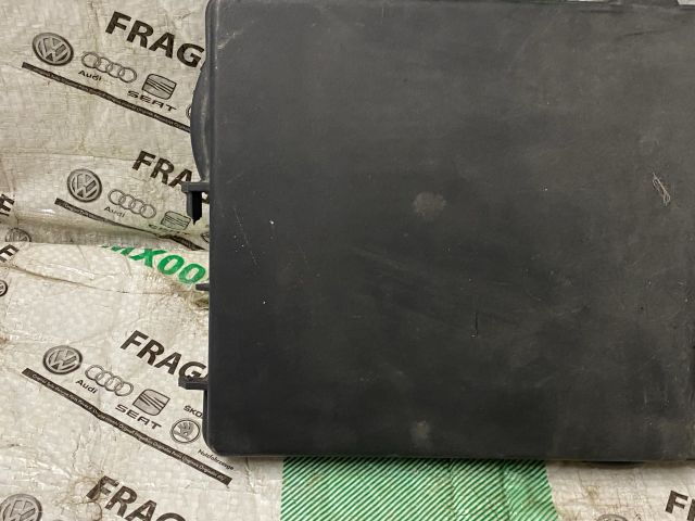 bontott AUDI A3 Akkumulátor Fedél