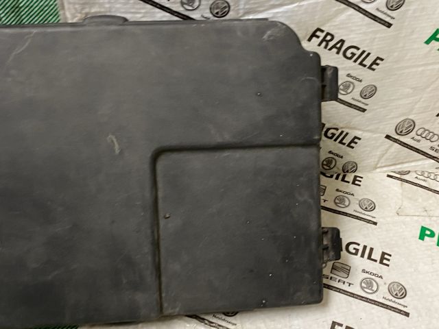 bontott AUDI A3 Akkumulátor Fedél