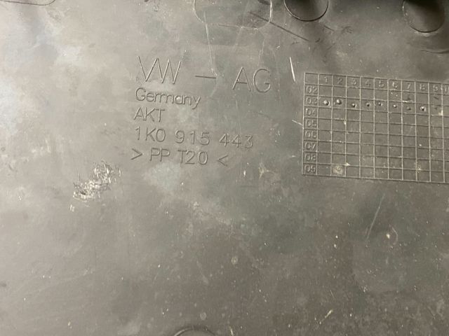 bontott AUDI A3 Akkumulátor Fedél