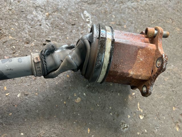 bontott AUDI A3 Bal Féltengely