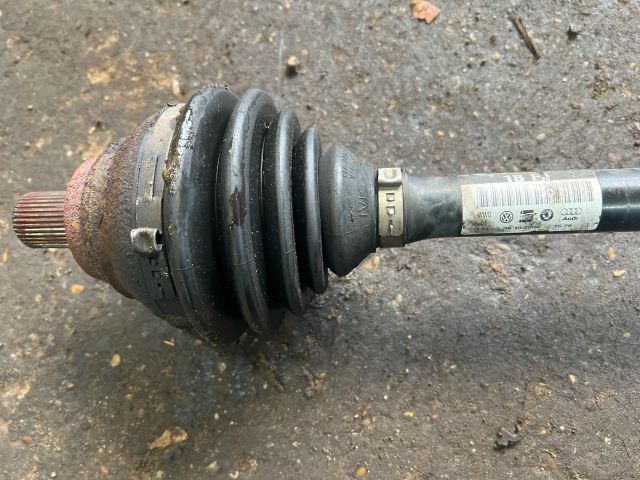 bontott AUDI A3 Bal Féltengely