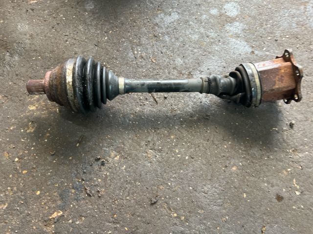 bontott AUDI A3 Bal Féltengely