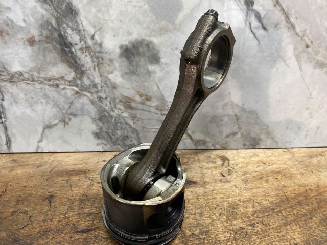 bontott AUDI A3 Dugattyú és Hajtókar