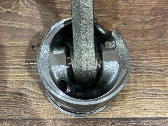 bontott AUDI A3 Dugattyú és Hajtókar