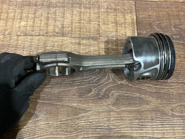 bontott AUDI A3 Dugattyú és Hajtókar