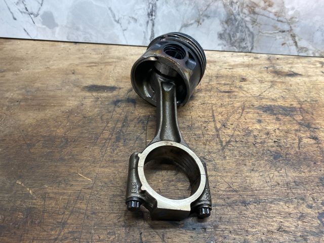 bontott AUDI A3 Dugattyú és Hajtókar