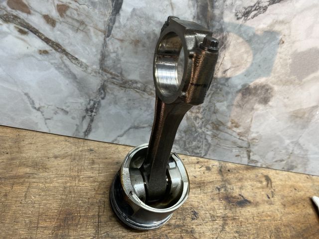 bontott AUDI A3 Dugattyú és Hajtókar