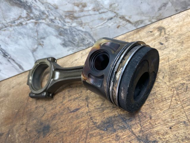 bontott AUDI A3 Dugattyú és Hajtókar