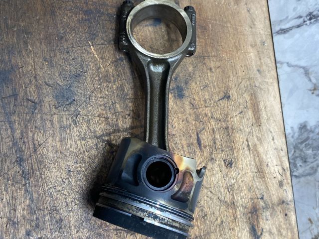 bontott AUDI A3 Dugattyú és Hajtókar