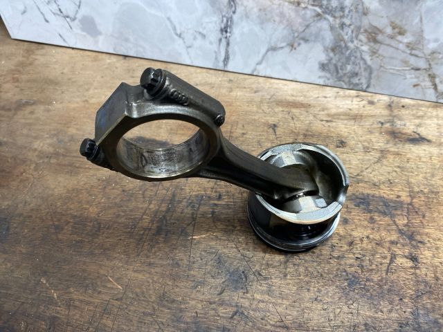 bontott AUDI A3 Dugattyú és Hajtókar